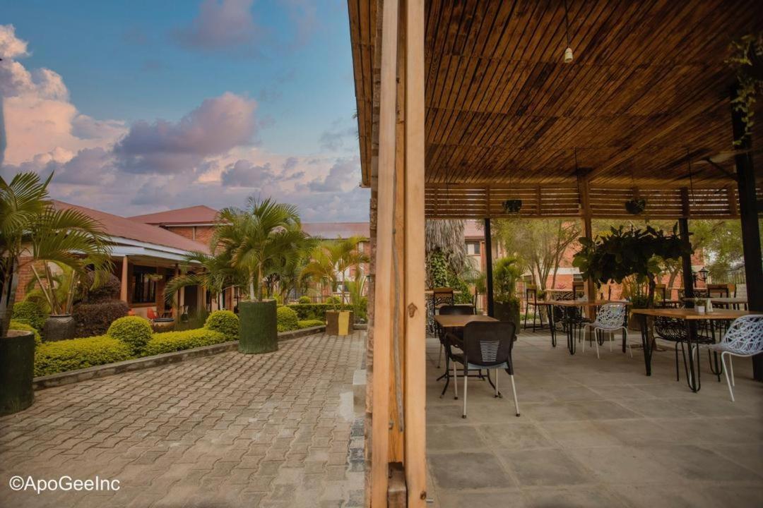 Acacia Hotel Mbarara Nyamitanga Extérieur photo